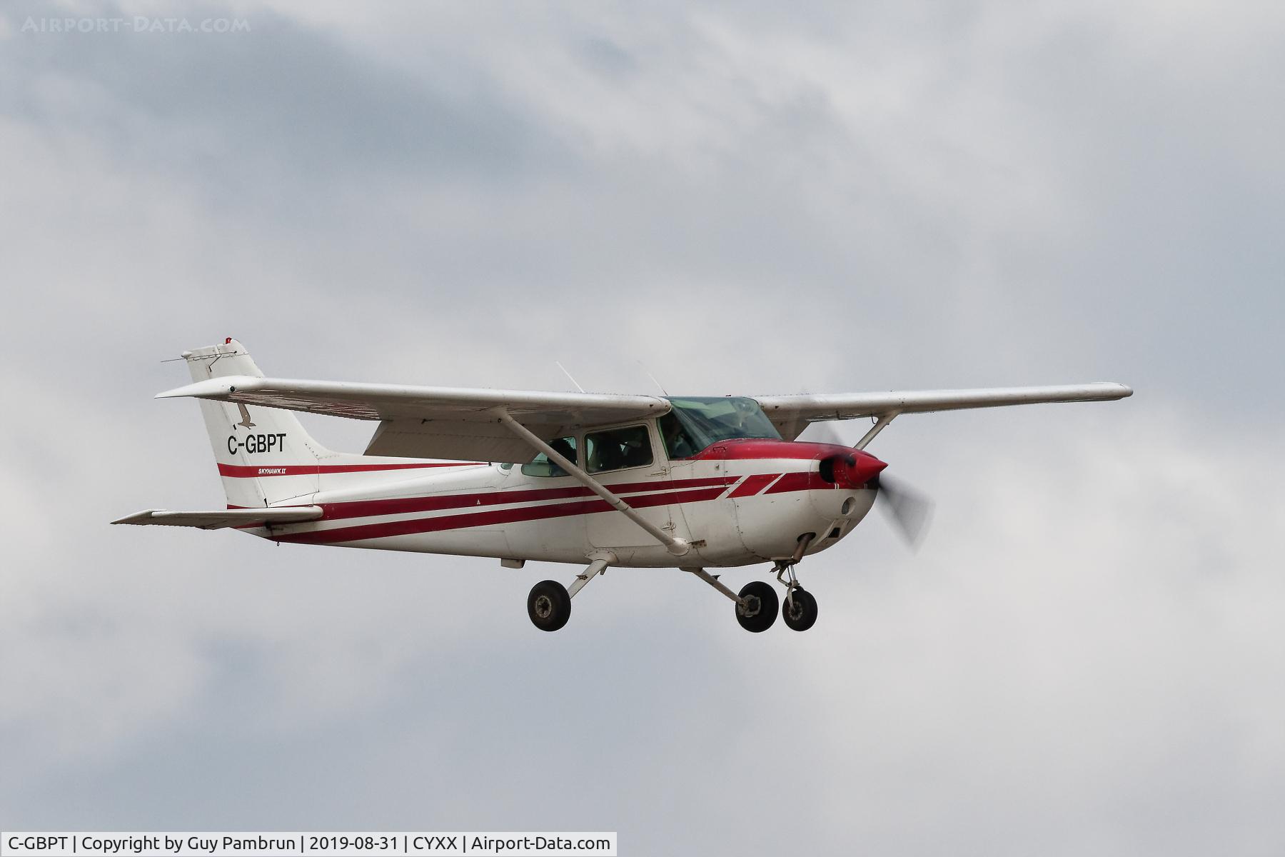 C-GBPT, 1979 Cessna 172N Skyhawk II C/N 17272631, Landing