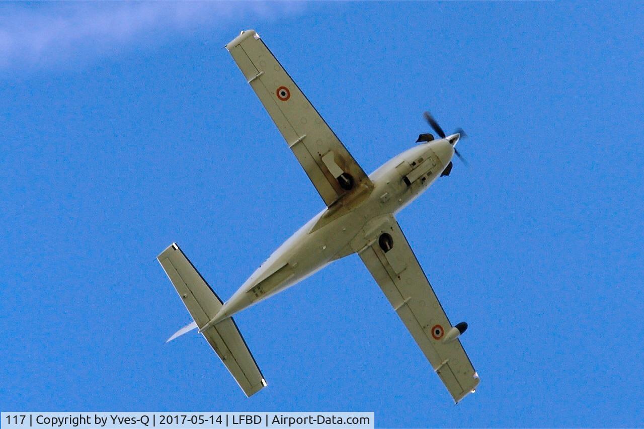 117, Socata TBM-700A C/N 117, Socata TBM-700A, Take off rwy 05, Bordeaux-Mérignac airport (LFBD-BOD)