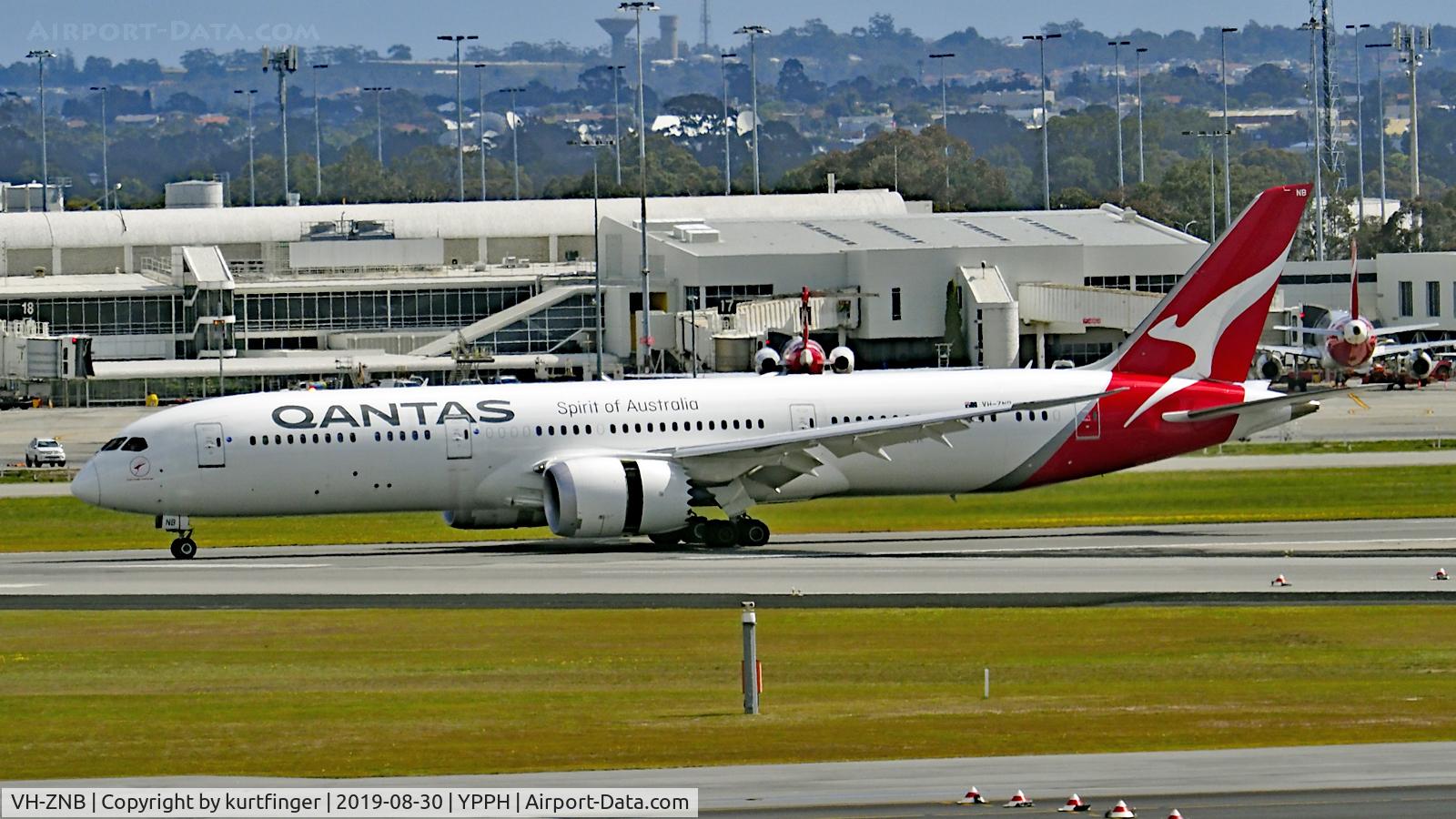 VH-ZNB, 2017 Boeing 787-9 Dreamliner C/N 39039, Boeing 787-9 Dreamliner. Qantas VH-ZNB. Rwy 21 YPPH 300819.