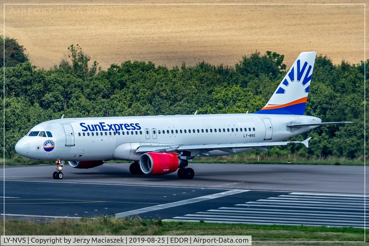 LY-NVS, 2002 Airbus A320-214 C/N 1757, Airbus A320-214,