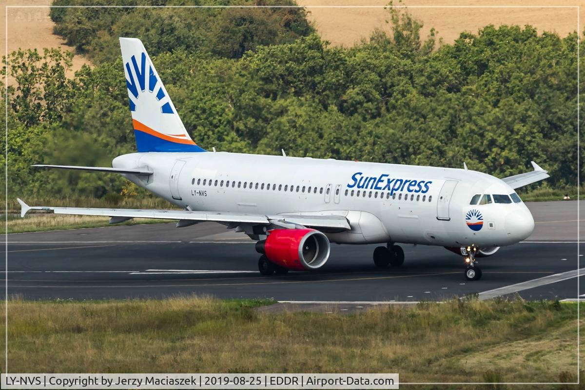 LY-NVS, 2002 Airbus A320-214 C/N 1757, Airbus A320-214,