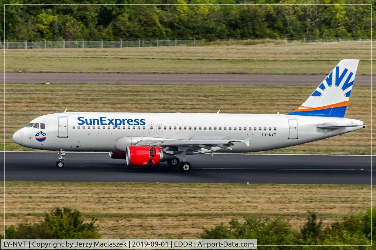 LY-NVT, Airbus A320-200 C/N 3949, Airbus A320-200,