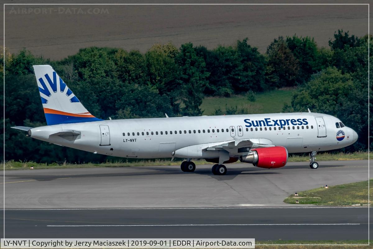 LY-NVT, Airbus A320-200 C/N 3949, Airbus A320-200,