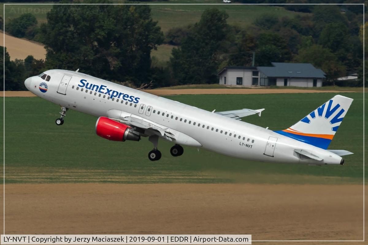 LY-NVT, Airbus A320-200 C/N 3949, Airbus A320-200,