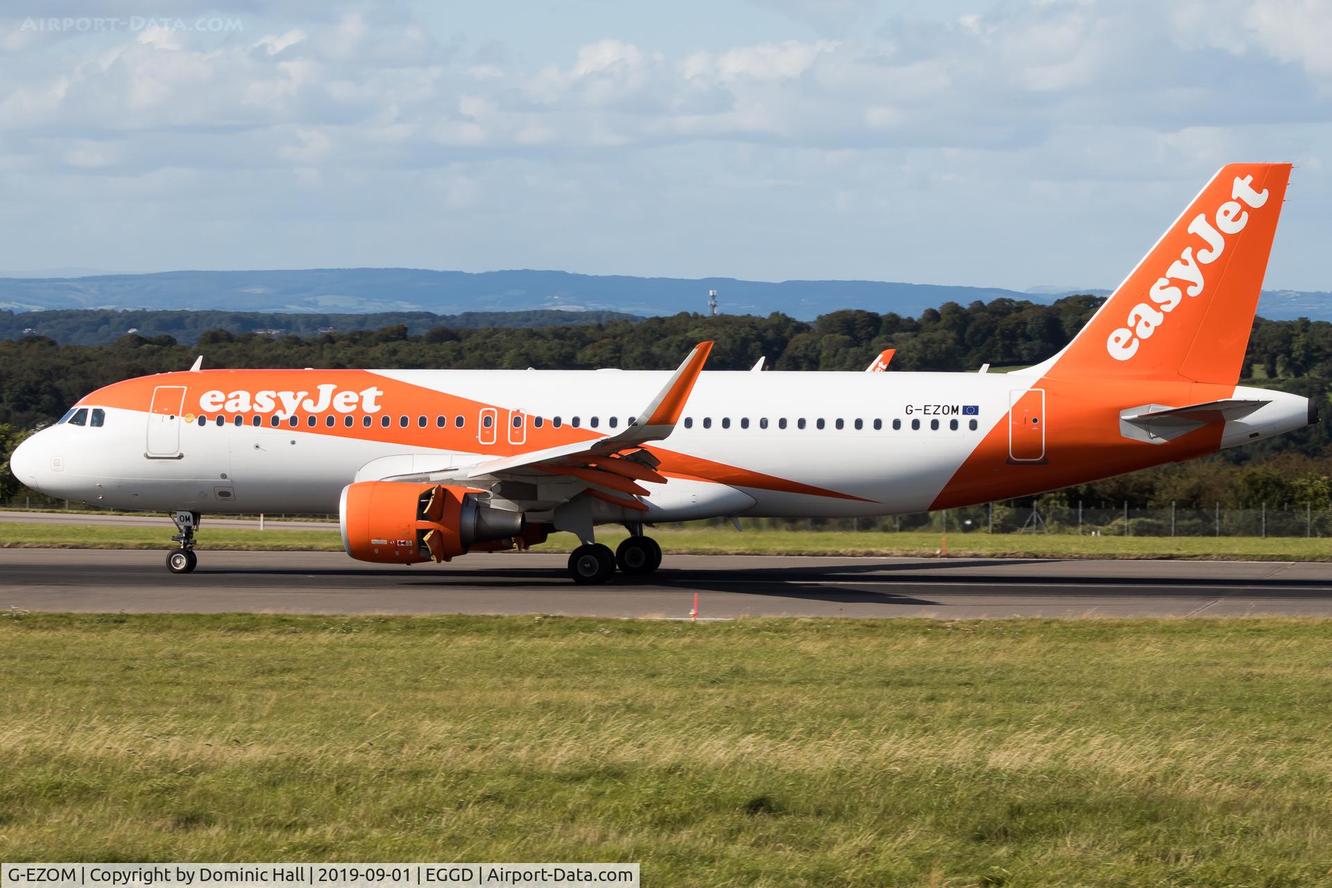 G-EZOM, 2015 Airbus A320-214 C/N 6587, Landing RWY 27