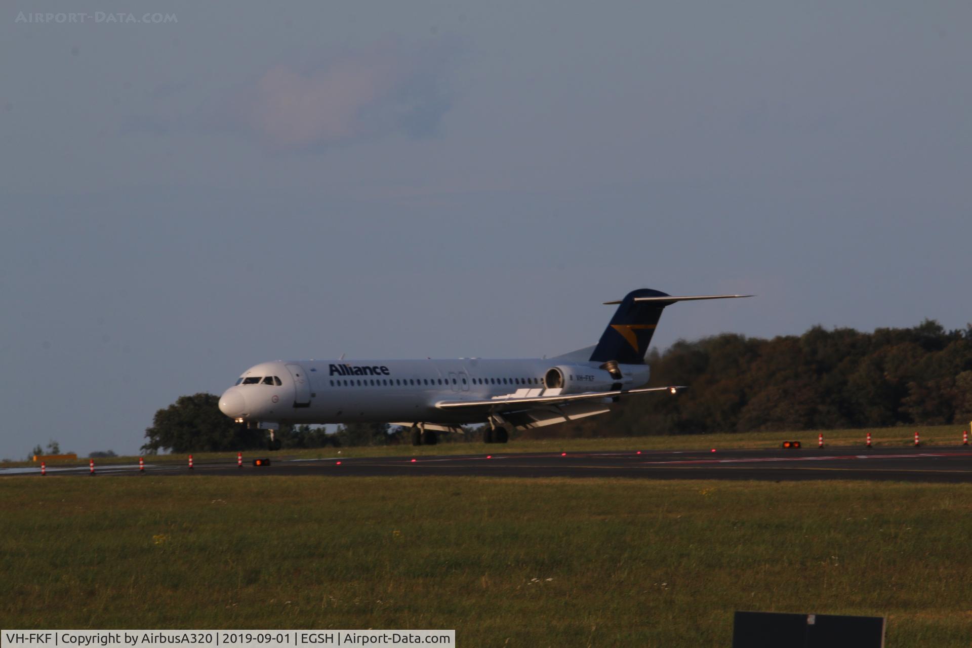 VH-FKF, 1991 Fokker 100 (F-28-0100) C/N 11365, Landing on Rwy 27 at Norwich