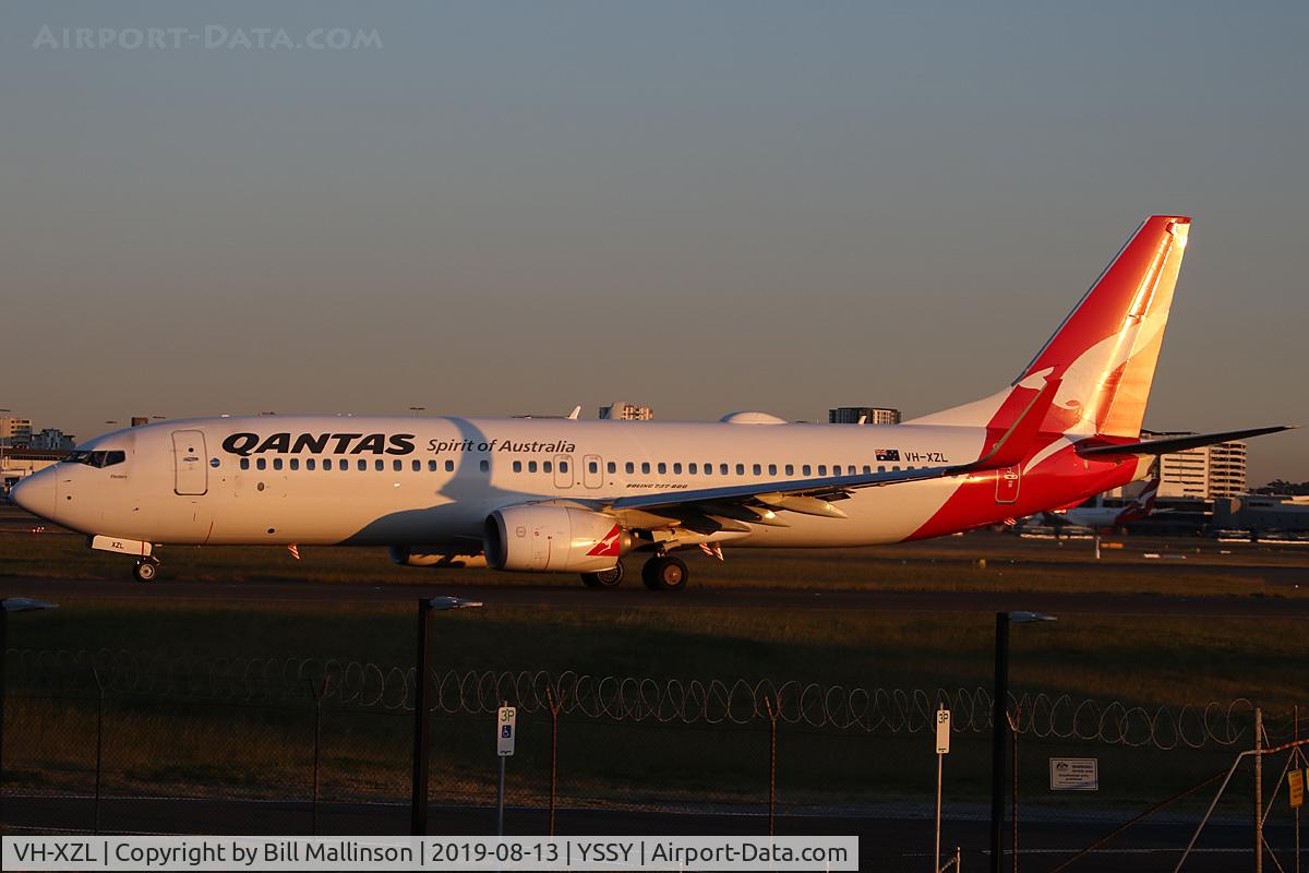 VH-XZL, 2014 Boeing 737-838 C/N 44573, taxi to 34R