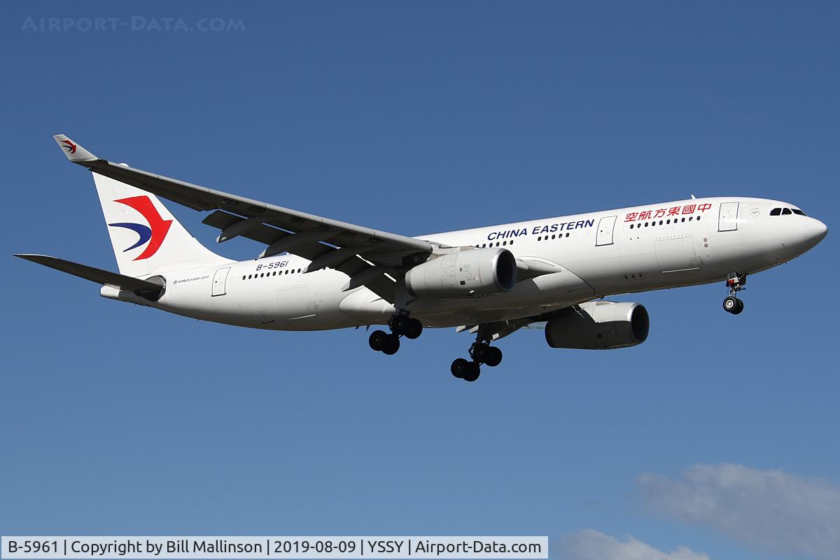 B-5961, 2014 Airbus A330-243 C/N 1569, finals to 2-5