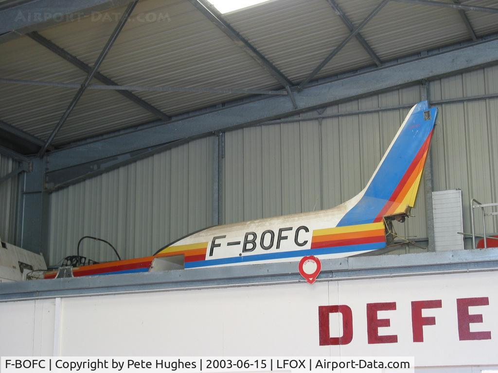 F-BOFC, Wassmer WA-421-250 C/N 401, F-BOFC Wassmer 421 fuselage at Etampes in 2003