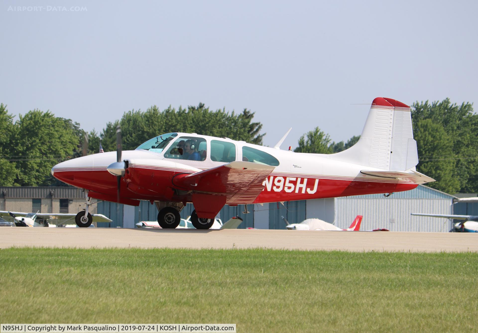 N95HJ, 1965 Beech D95A C/N TD-615, Beech D95A