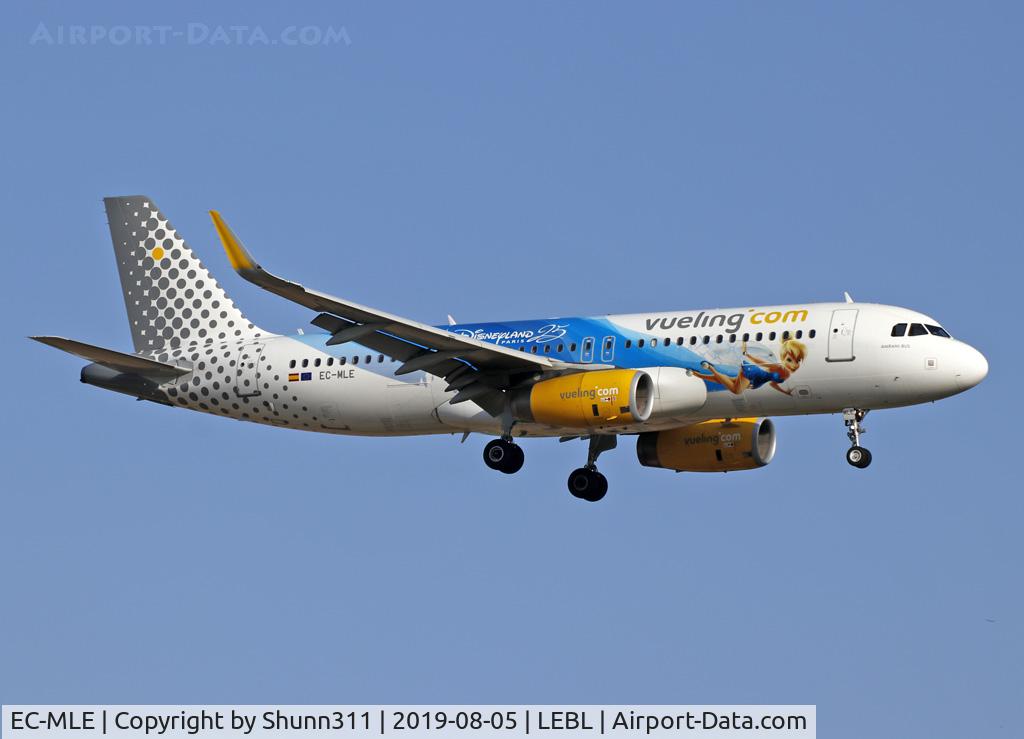 EC-MLE, 2016 Airbus A320-232 C/N 7109, Landing rwy 25R in Disneyland c/s