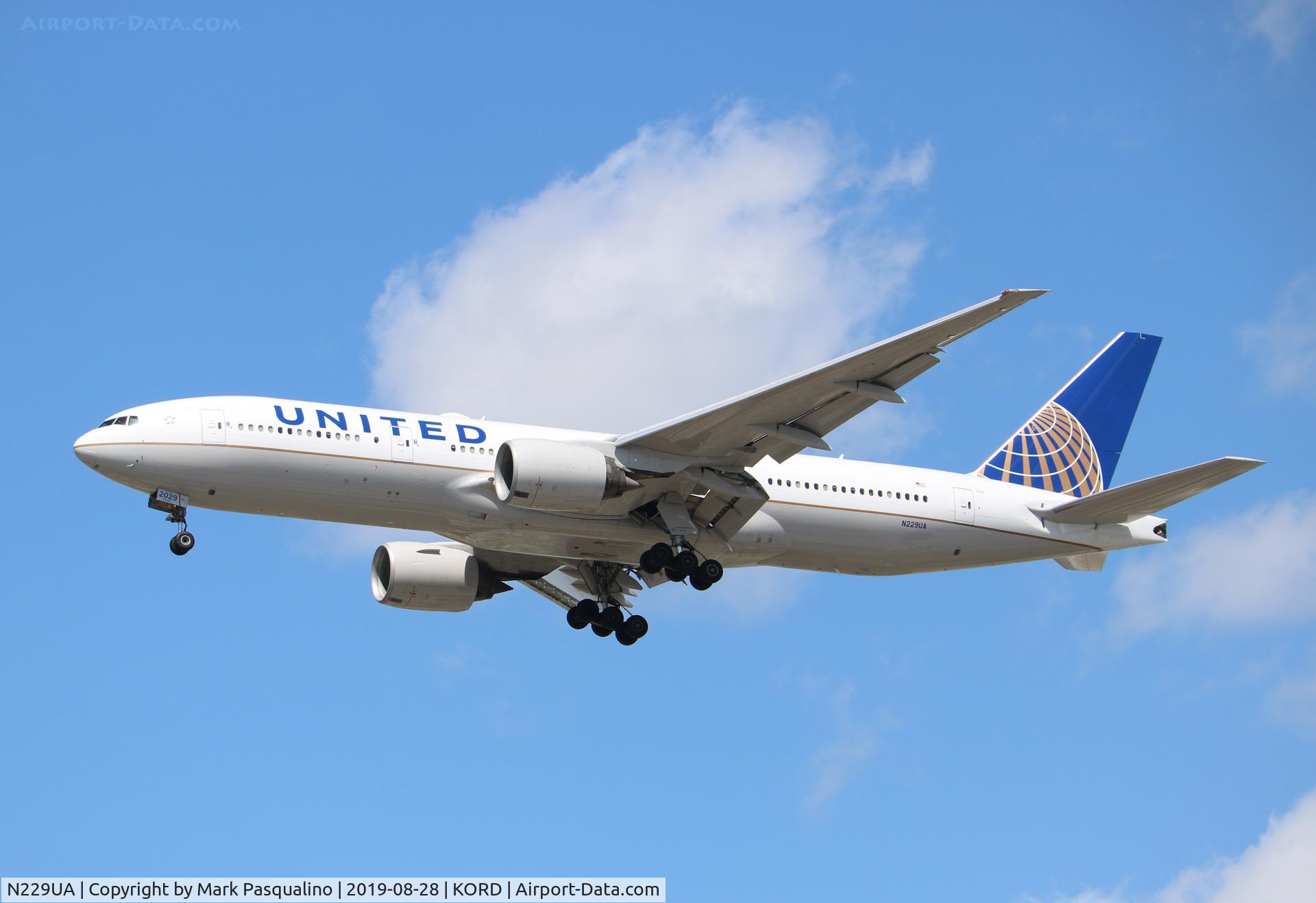 N229UA, 2002 Boeing 777-222 C/N 30557, Boeing 777-222