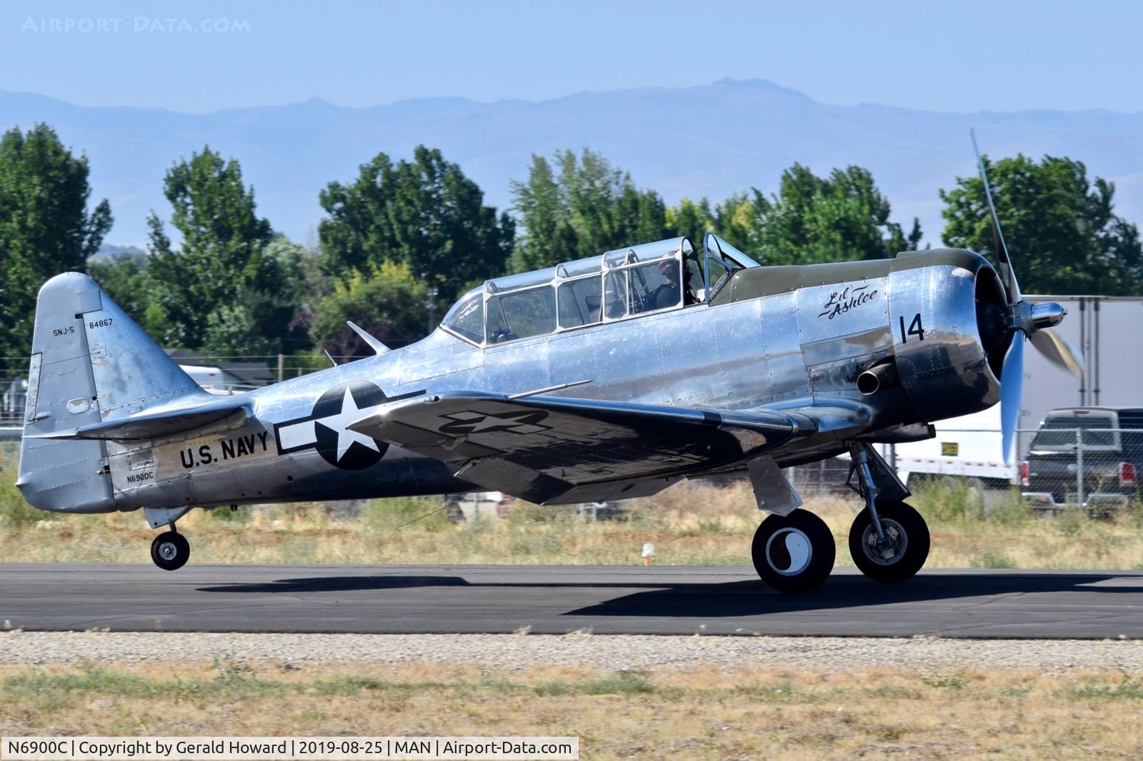 N6900C, 1944 North American SNJ-5 Texan C/N 84867, Landing RWY 29.