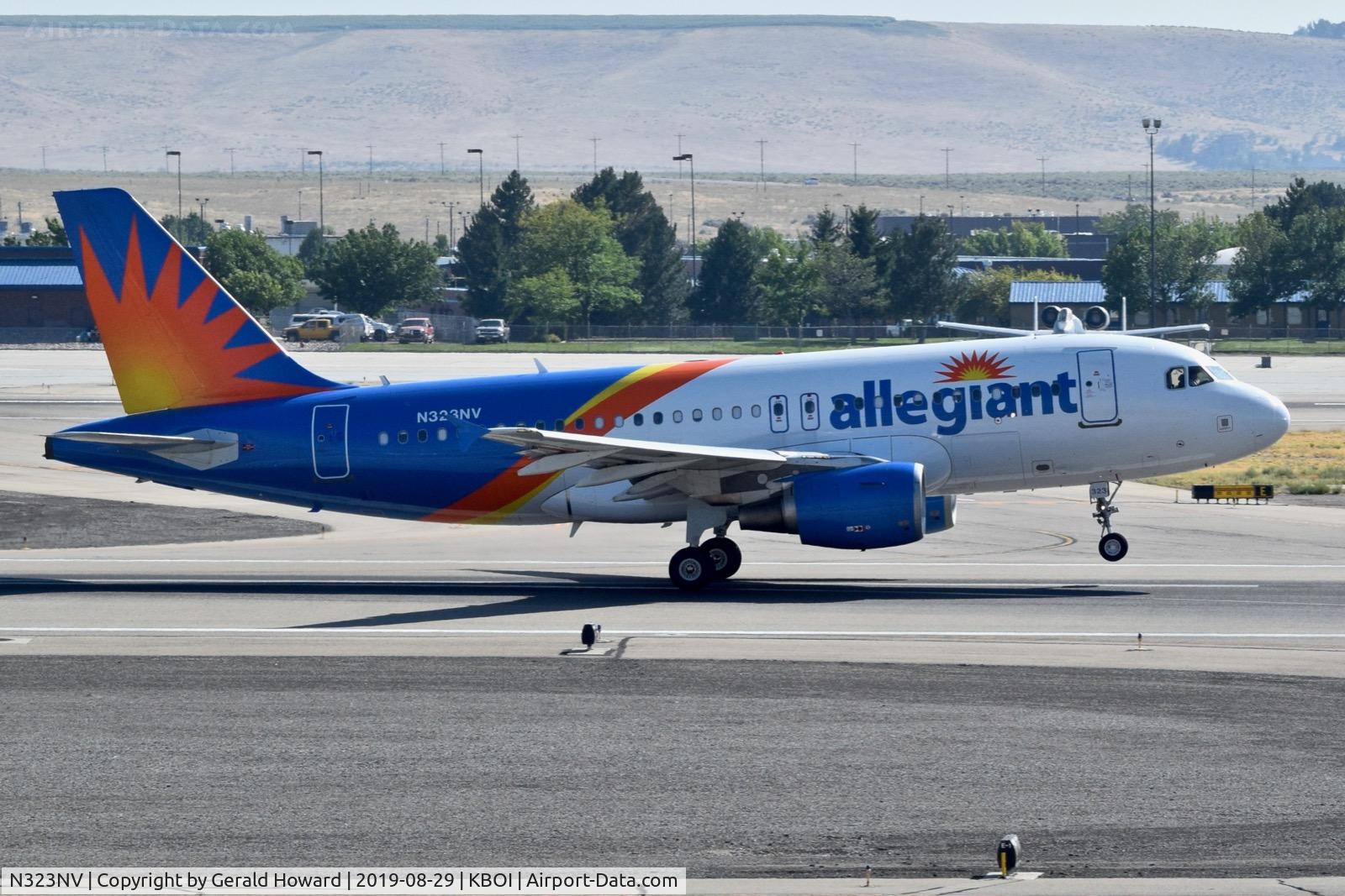 N323NV, 2005 Airbus A319-111 C/N 2538, Take off run on RWY 28R.