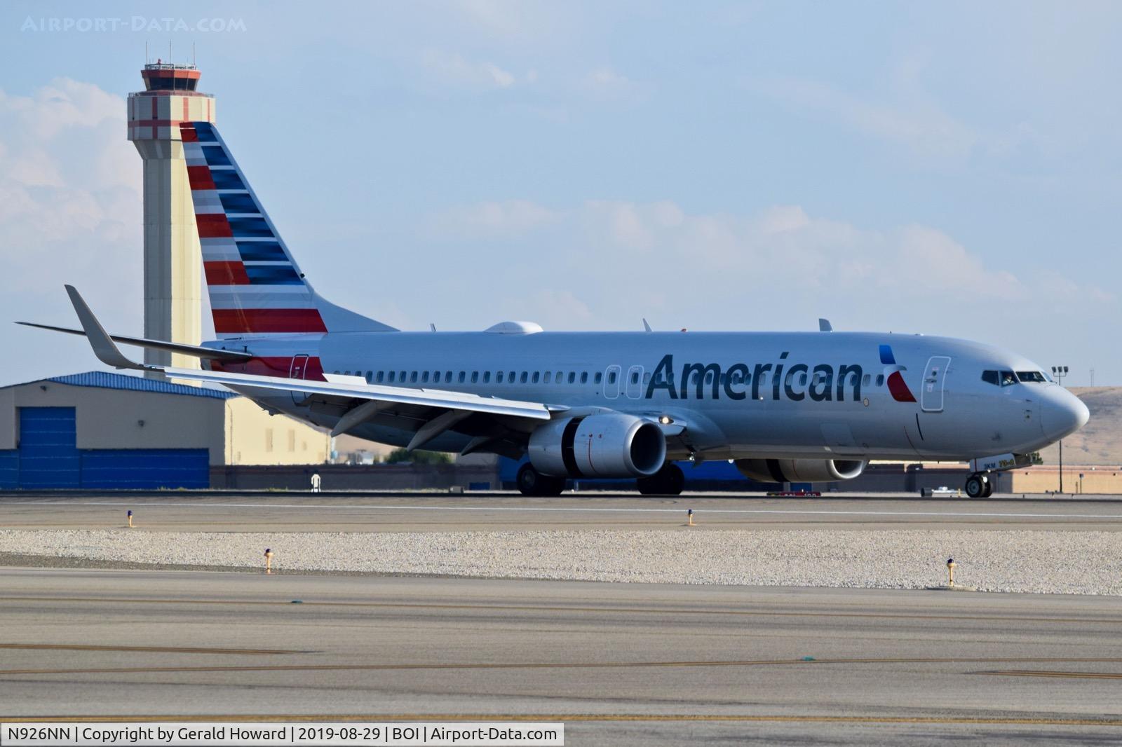 N926NN, 2013 Boeing 737-823 C/N 33321, Landing RWY 28R.