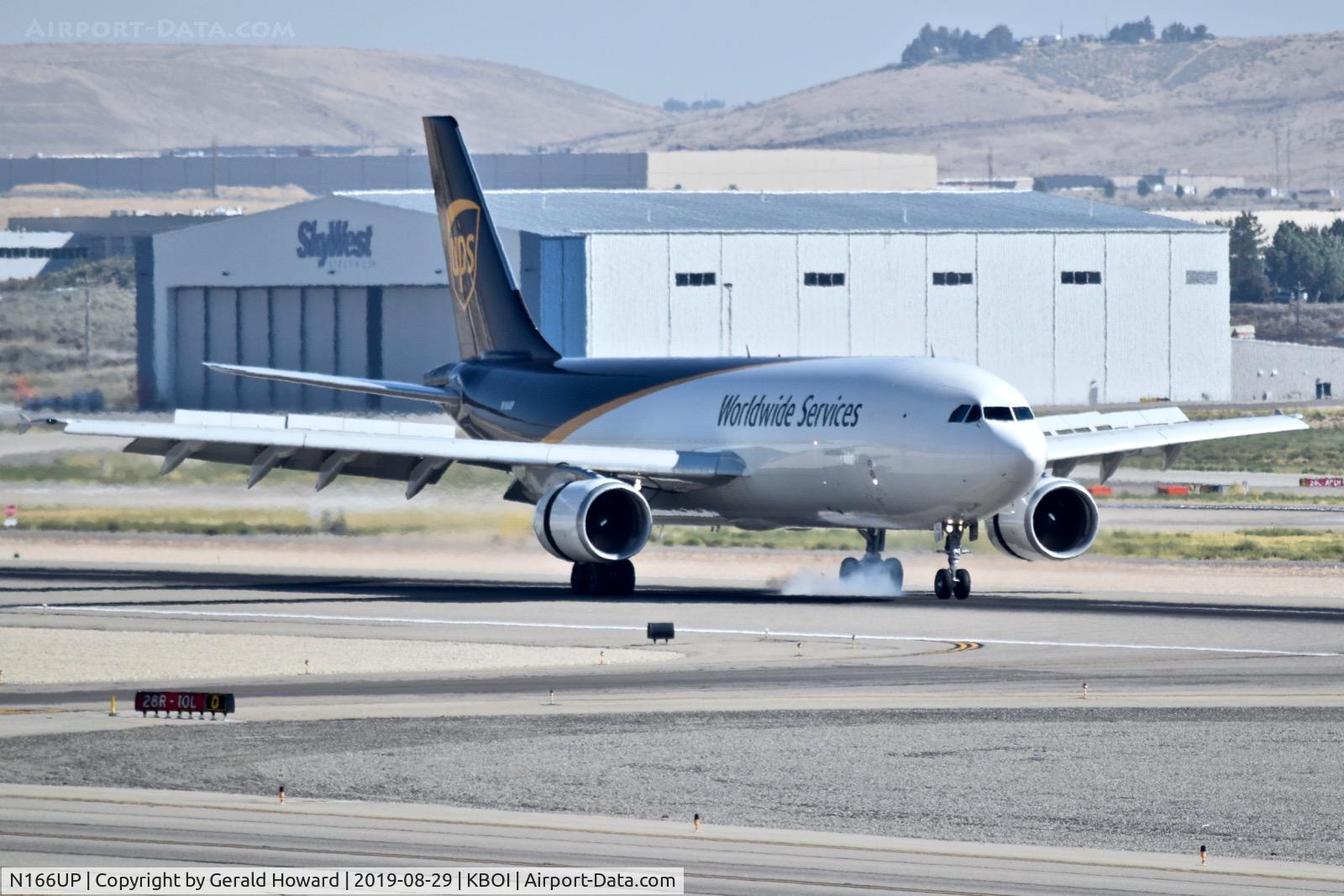 N166UP, 2005 Airbus A300F4-622R C/N 0861, Landing RWY 28R.