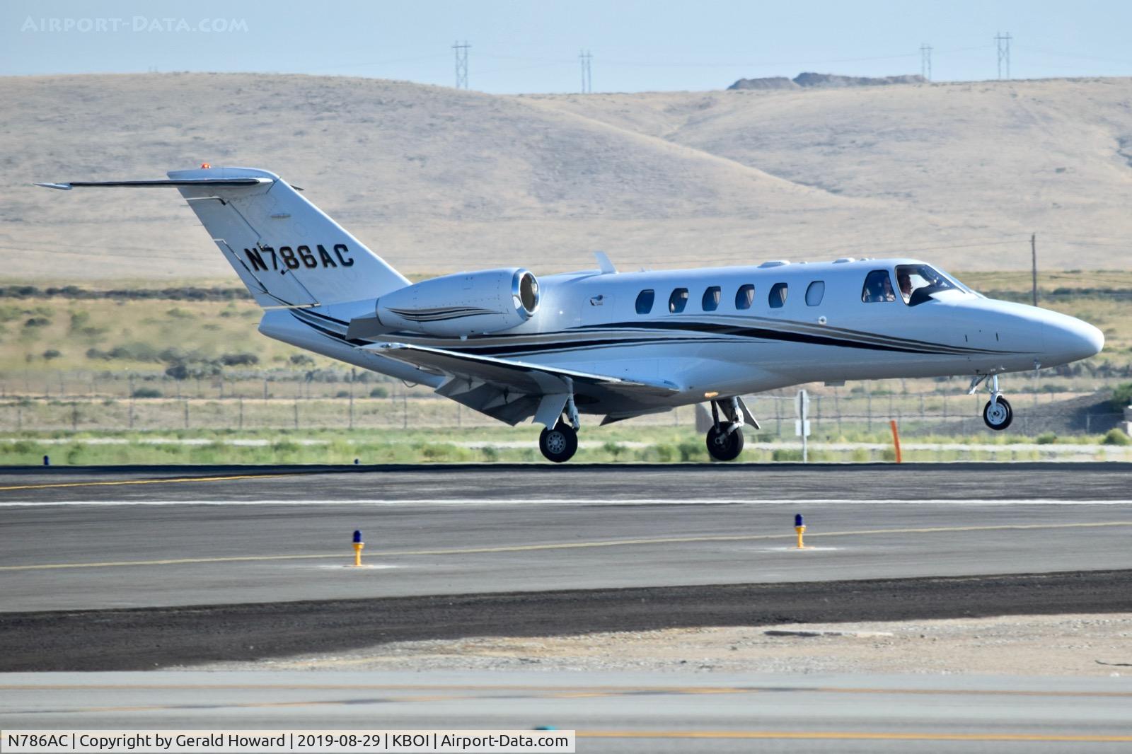 N786AC, 2006 Cessna 525A CitationJet CJ2+ C/N 525A-0312, Landing RWY 28R.