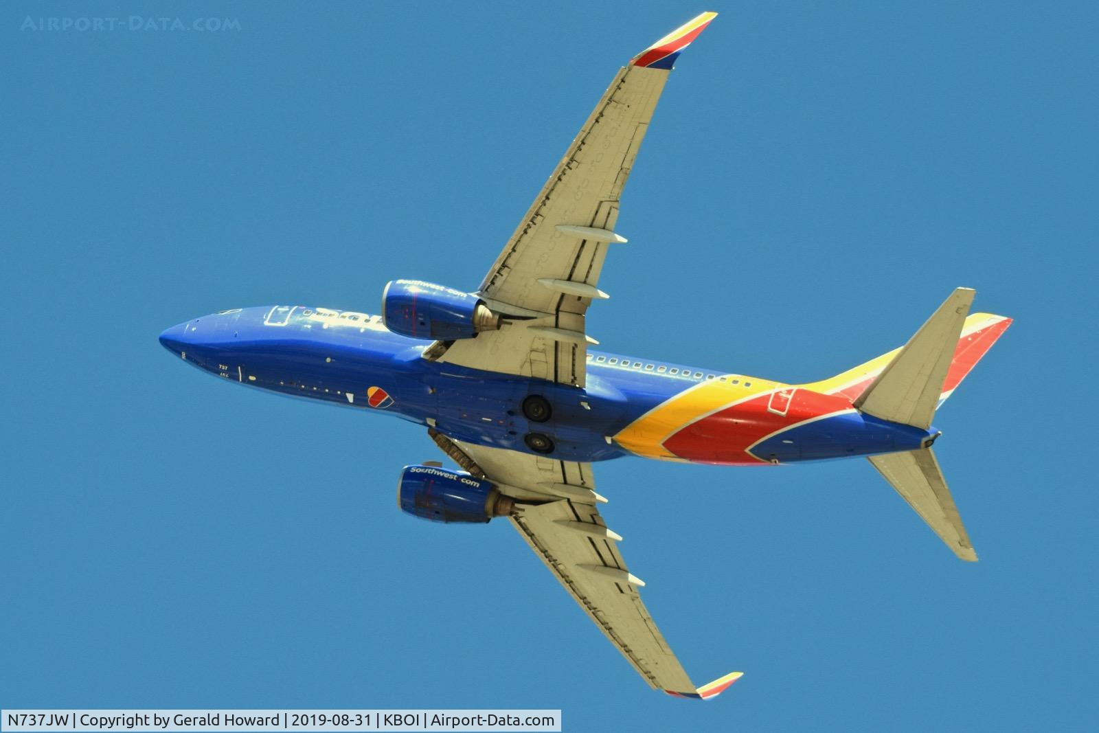 N737JW, 1999 Boeing 737-7H4 C/N 27869, Departing RWY 28R.