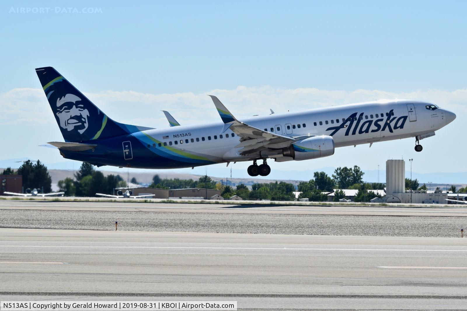 N513AS, 2008 Boeing 737-890 C/N 35192, Take off from RWY 28R.