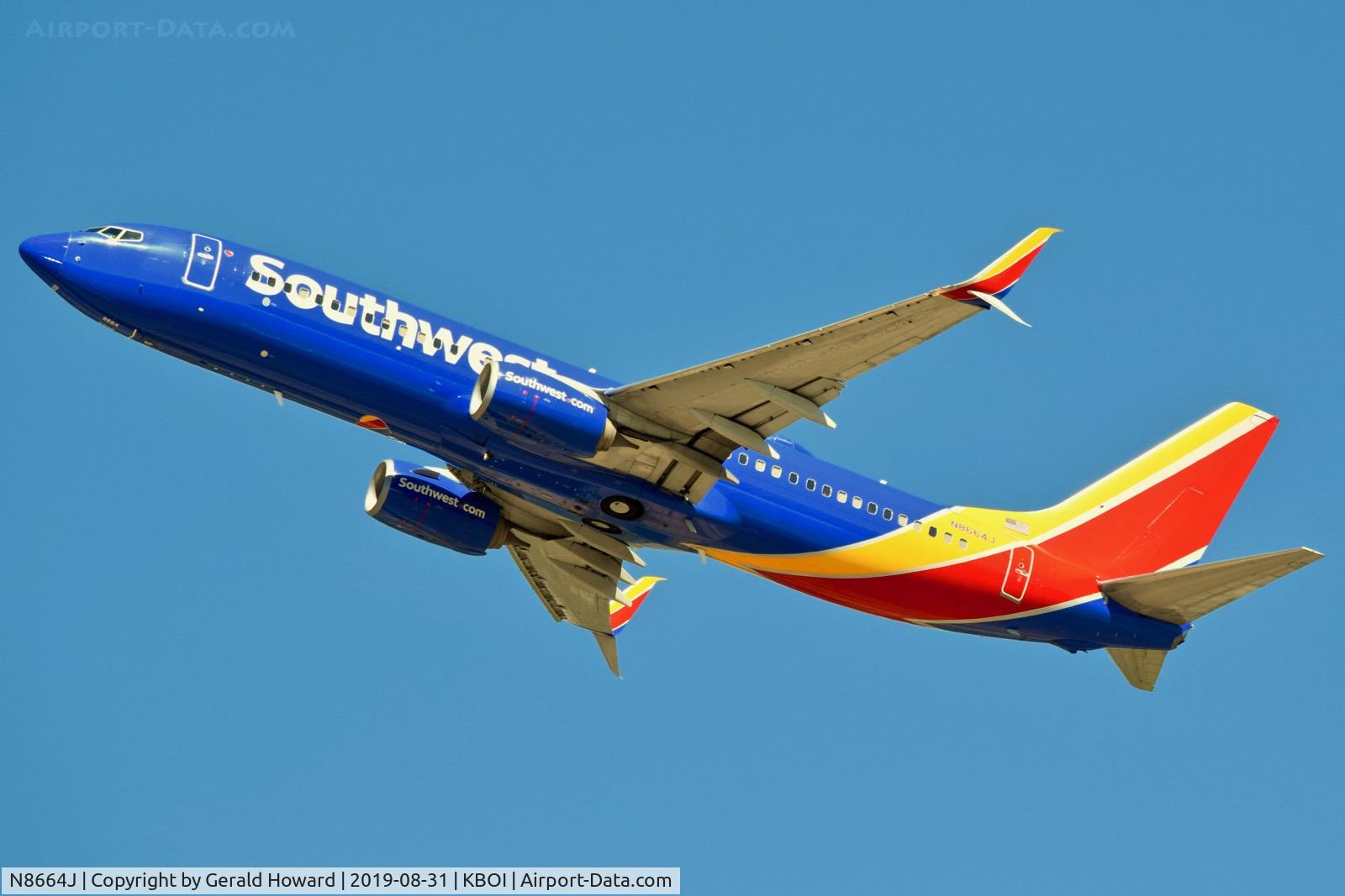 N8664J, 2015 Boeing 737-8H4 C/N 36649, Departing BOI.