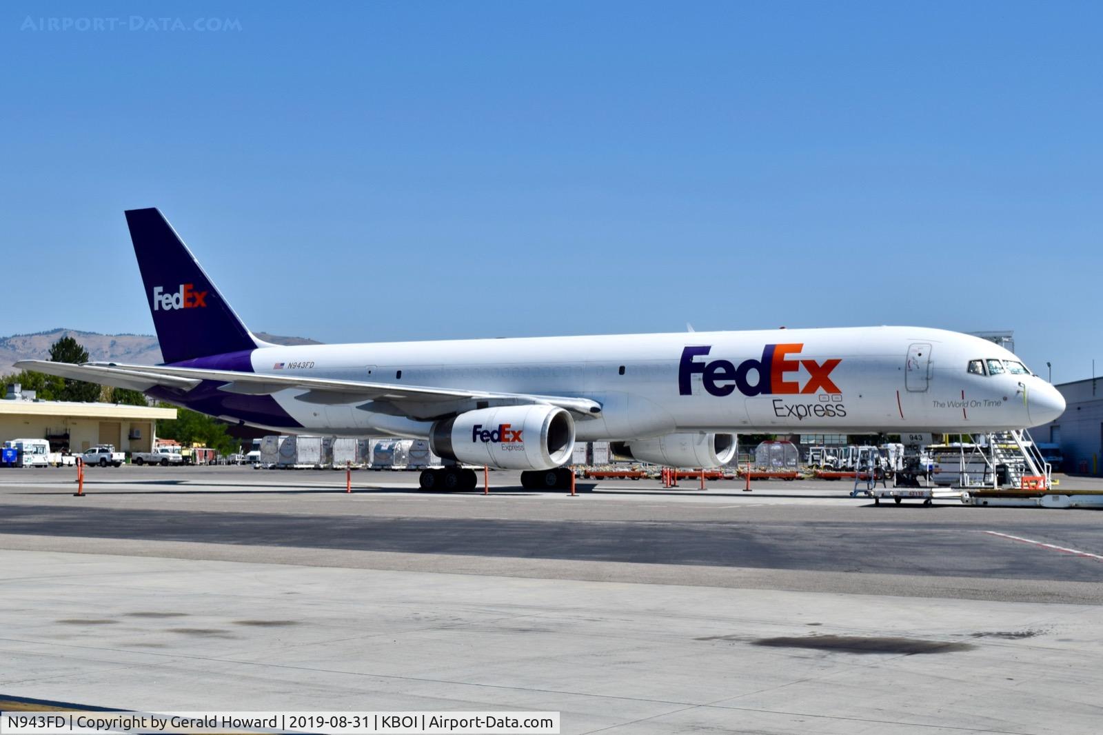 N943FD, 1987 Boeing 757-2G5 C/N 23929, Parked on the Fed Ex ramp.