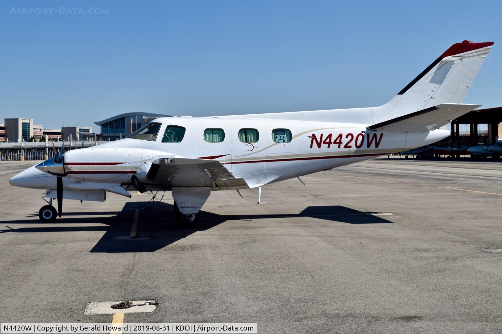 N4420W, 1974 Beech B-60 Duke C/N P-268, Parked on the north GA ramp.