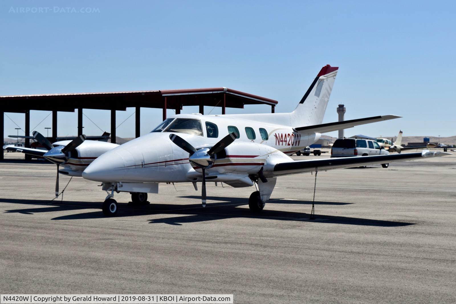 N4420W, 1974 Beech B-60 Duke C/N P-268, Parked on the north GA ramp.