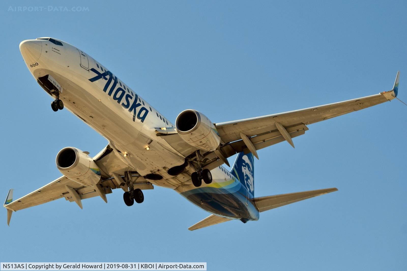 N513AS, 2008 Boeing 737-890 C/N 35192, Landing RWY 10L.