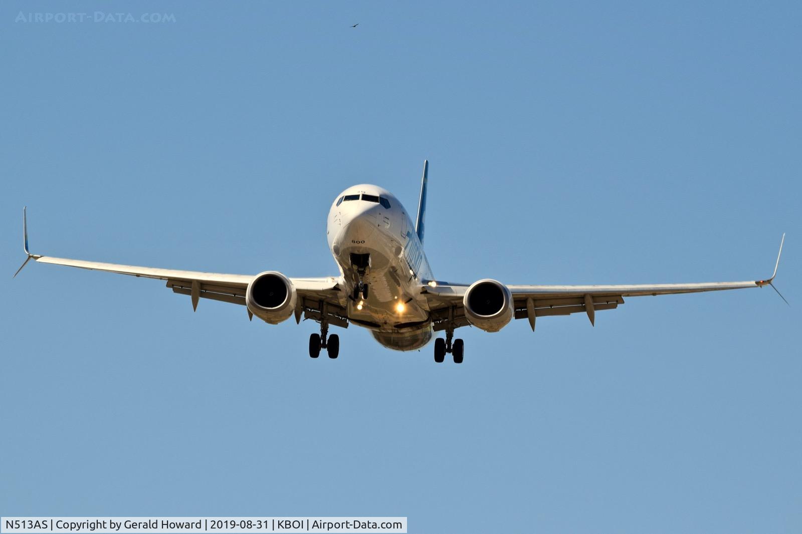 N513AS, 2008 Boeing 737-890 C/N 35192, Landing RWY 10L.