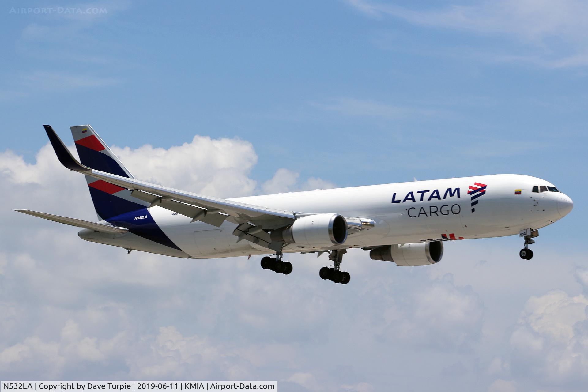 N532LA, 2000 Boeing 767-316F/ER C/N 30780, No comment.