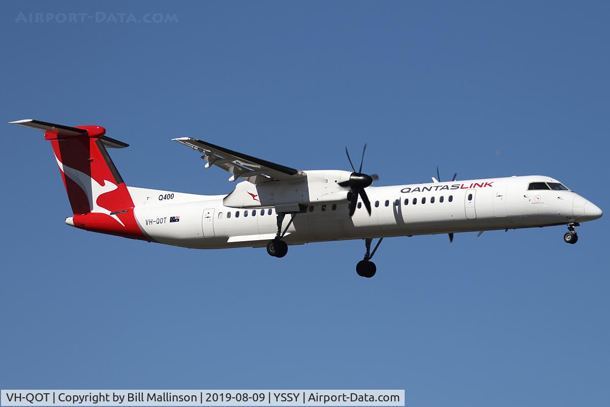 VH-QOT, 2009 De Havilland Canada DHC-8-402 Dash 8 C/N 4269, FINALS TO 2-5