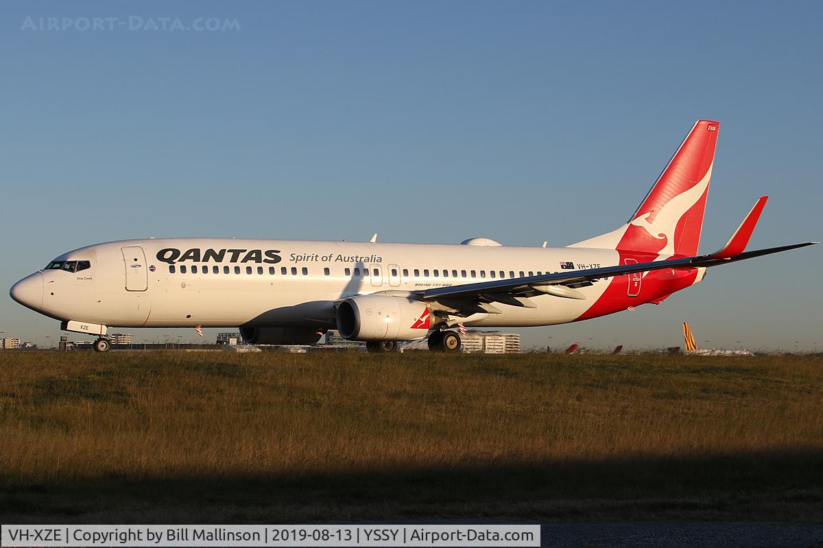 VH-XZE, 2013 Boeing 737-838 C/N 39369, taxi to 34R
