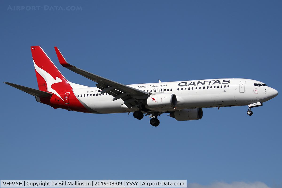 VH-VYH, 2005 Boeing 737-838 C/N 34180, finals to 2-5