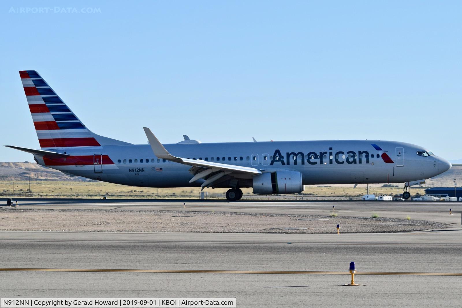 N912NN, 2012 Boeing 737-823 C/N 33319, Landing roll out on RWY 28R.