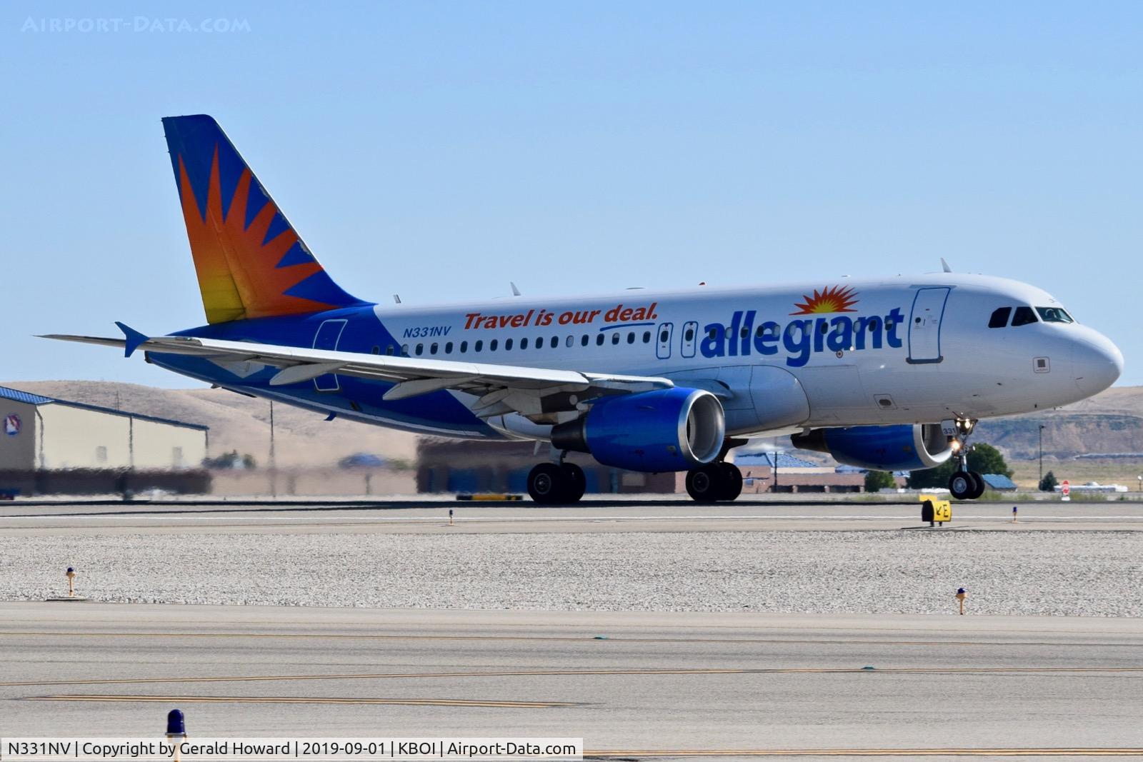 N331NV, 2005 Airbus A319-112 C/N 2625, Take off run on RWY 28R.