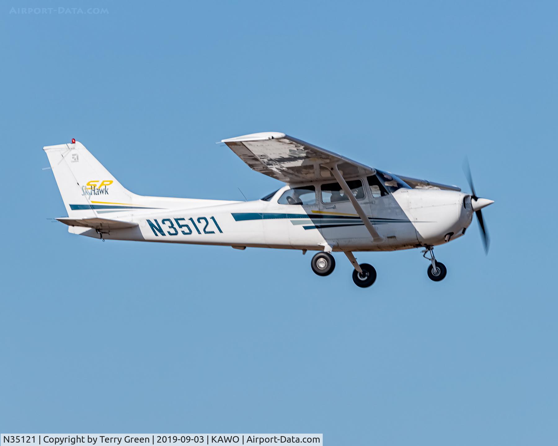 N35121, 2001 Cessna 172SP C/N 172S8844, KAWO