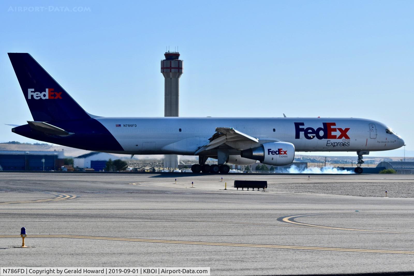 N786FD, 1991 Boeing 757-222F C/N 24995, Landing RWY 28R.