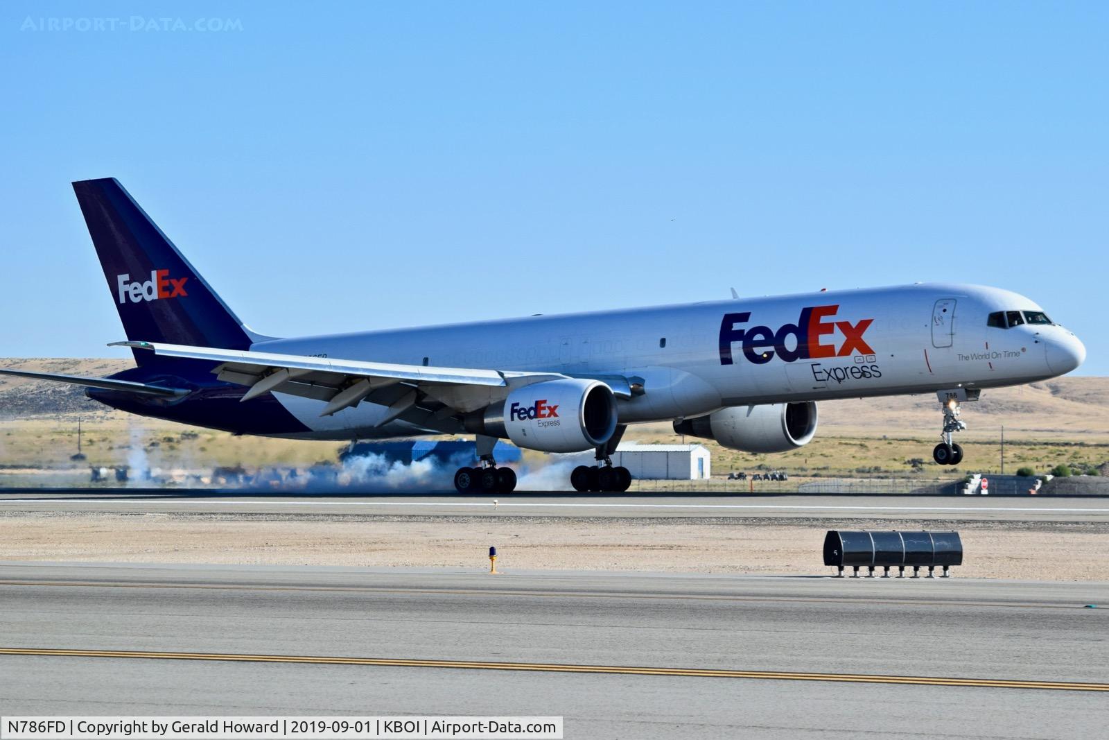 N786FD, 1991 Boeing 757-222F C/N 24995, Landing RWY 28R.