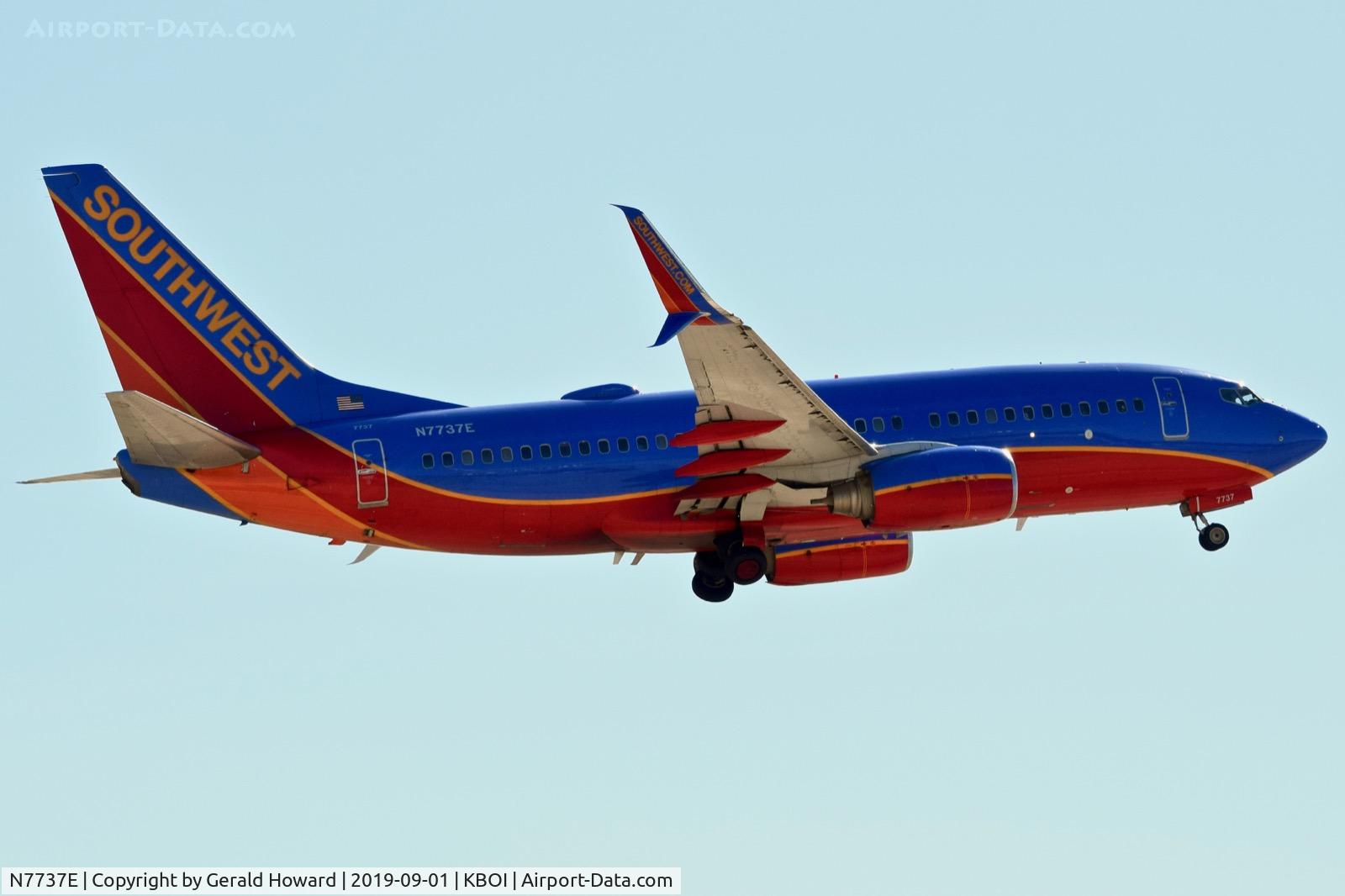 N7737E, 2006 Boeing 737-7BD C/N 33929, Departing BOI.