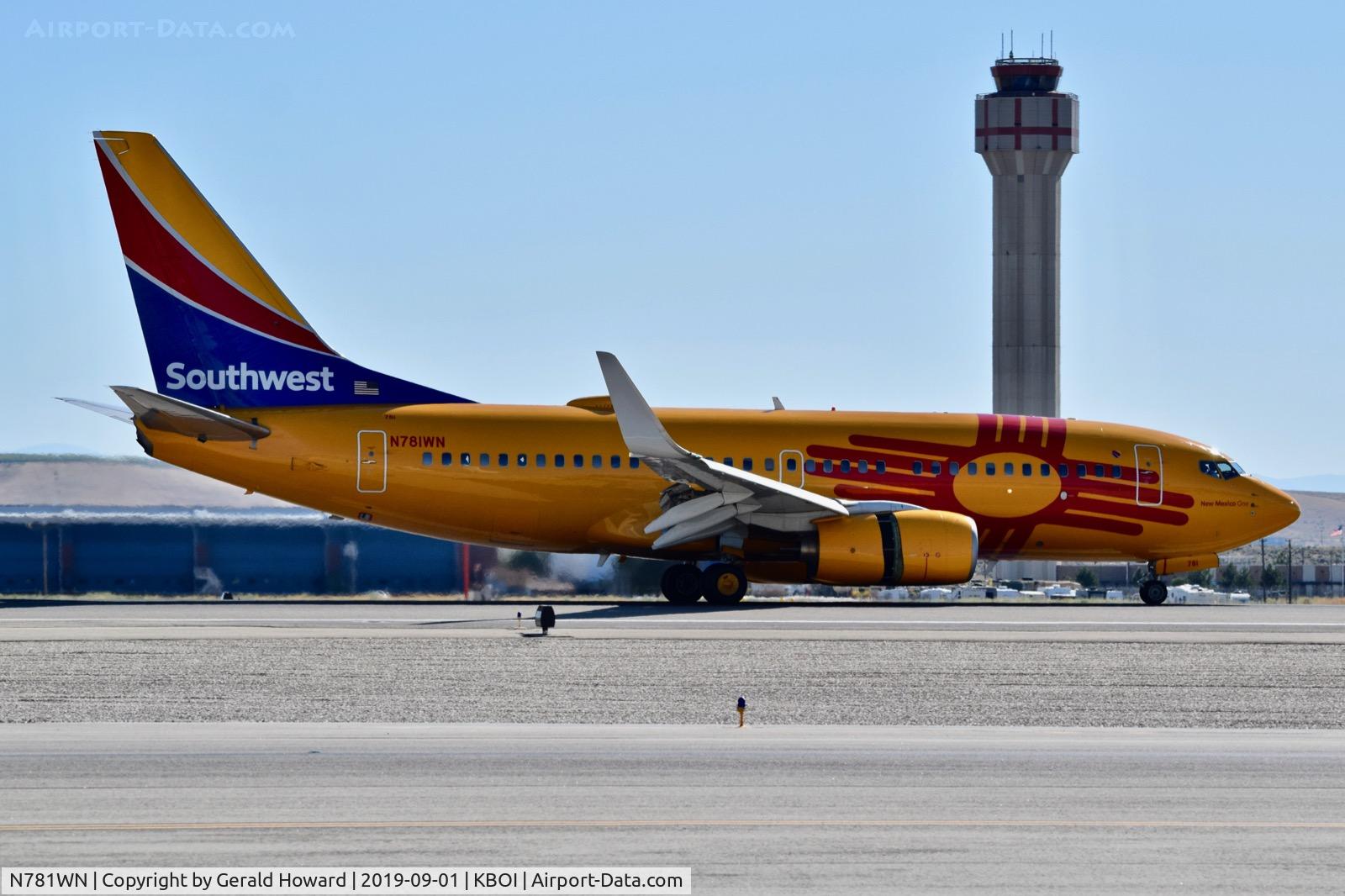 N781WN, 2000 Boeing 737-7H4 C/N 30601, Landing roll out.