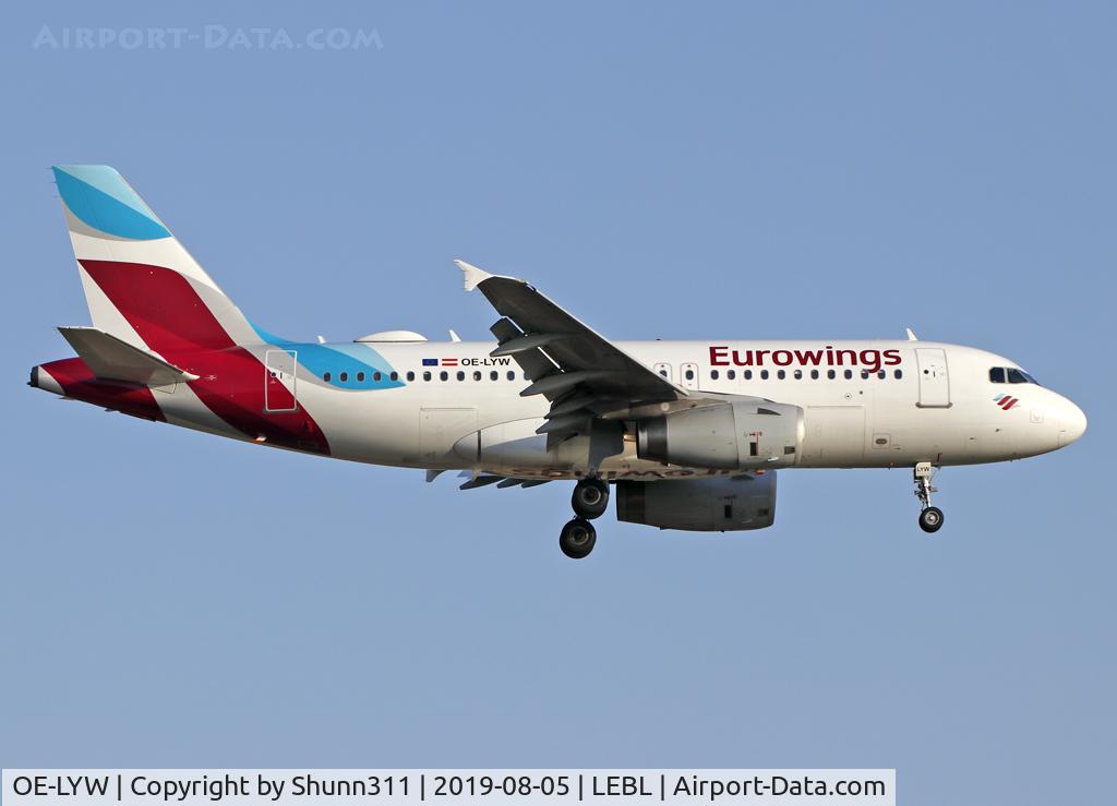 OE-LYW, 2012 Airbus A319-132 C/N 4998, Landing rwy 25R...