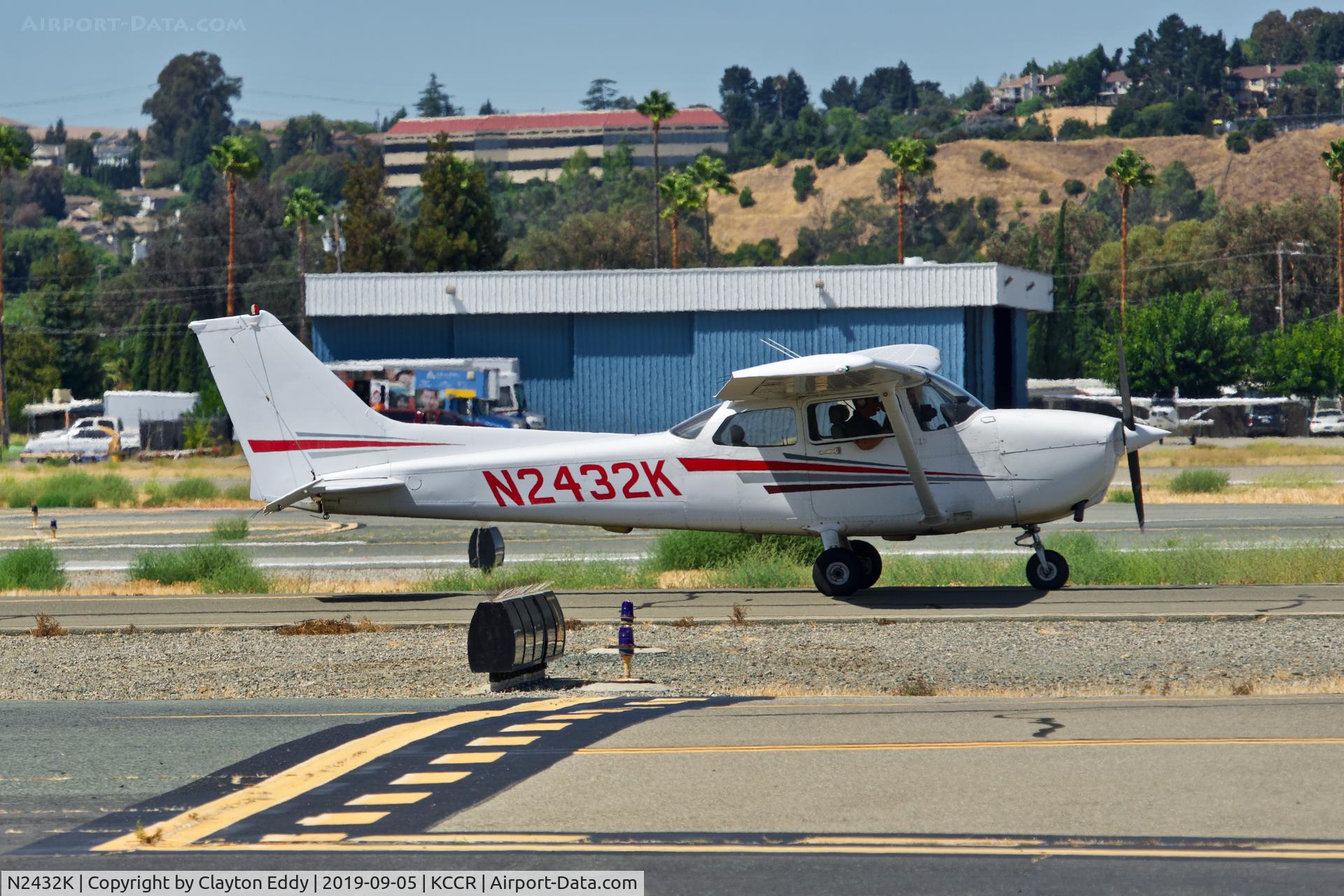 N2432K, 2000 Cessna 172R C/N 17280870, Buchanan Field Concord California 2019.