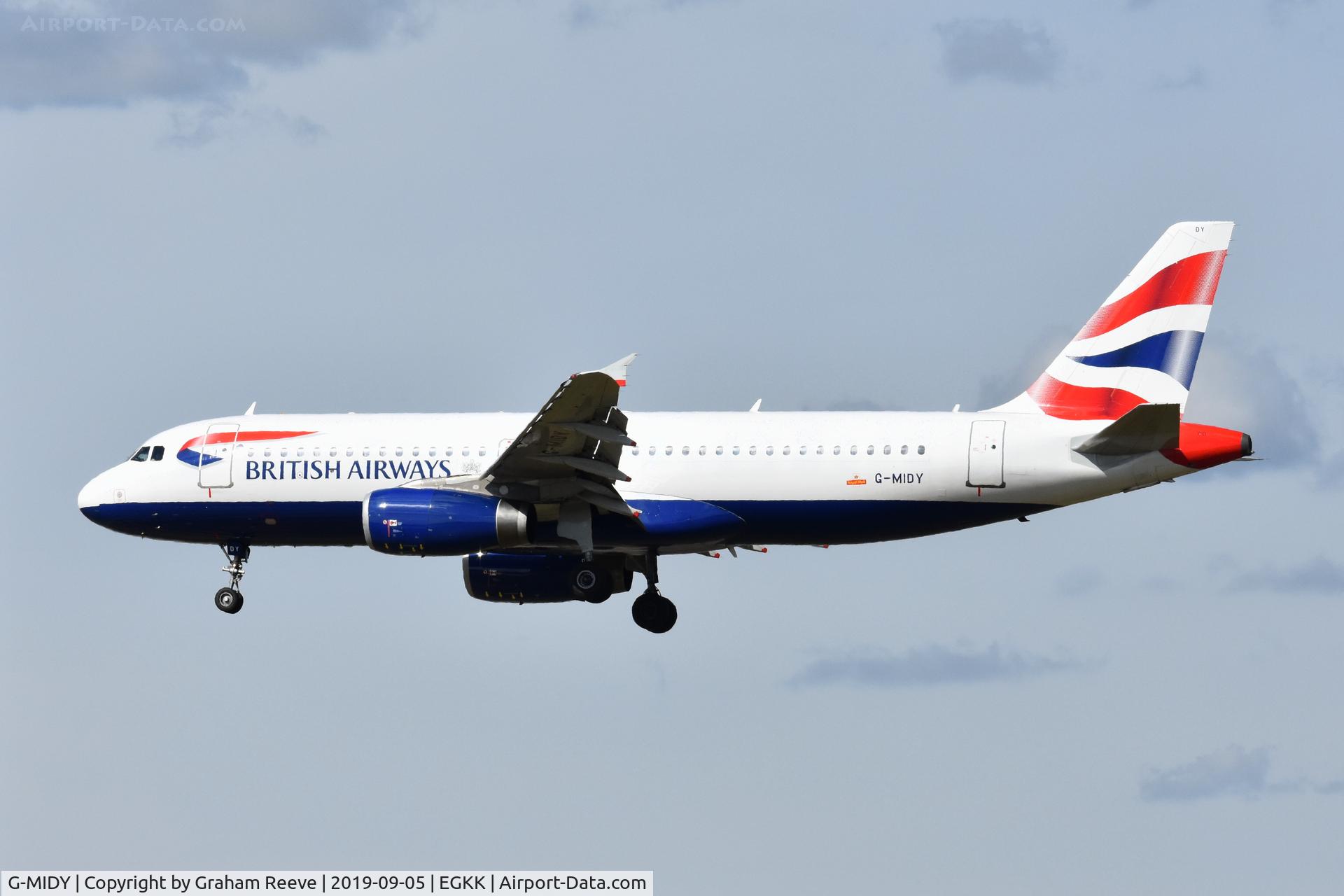 G-MIDY, 1999 Airbus A320-232 C/N 1014, Landing at Gatwick.