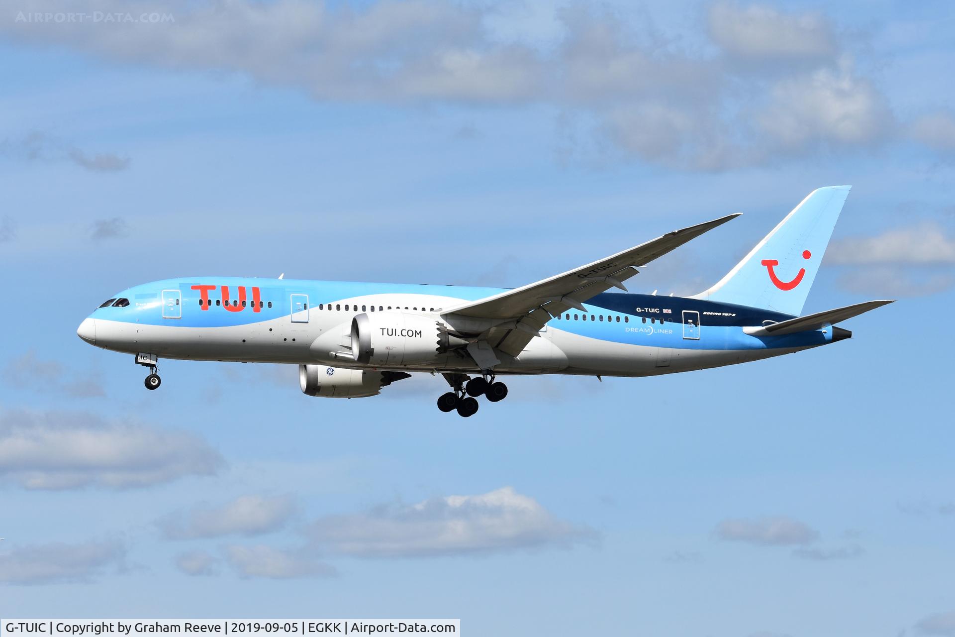 G-TUIC, 2013 Boeing 787-8 Dreamliner C/N 34424, Landing at Gatwick.