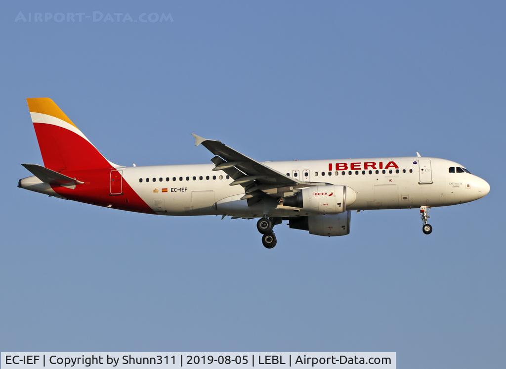 EC-IEF, 2001 Airbus A320-214 C/N 1655, Landing rwy 25R