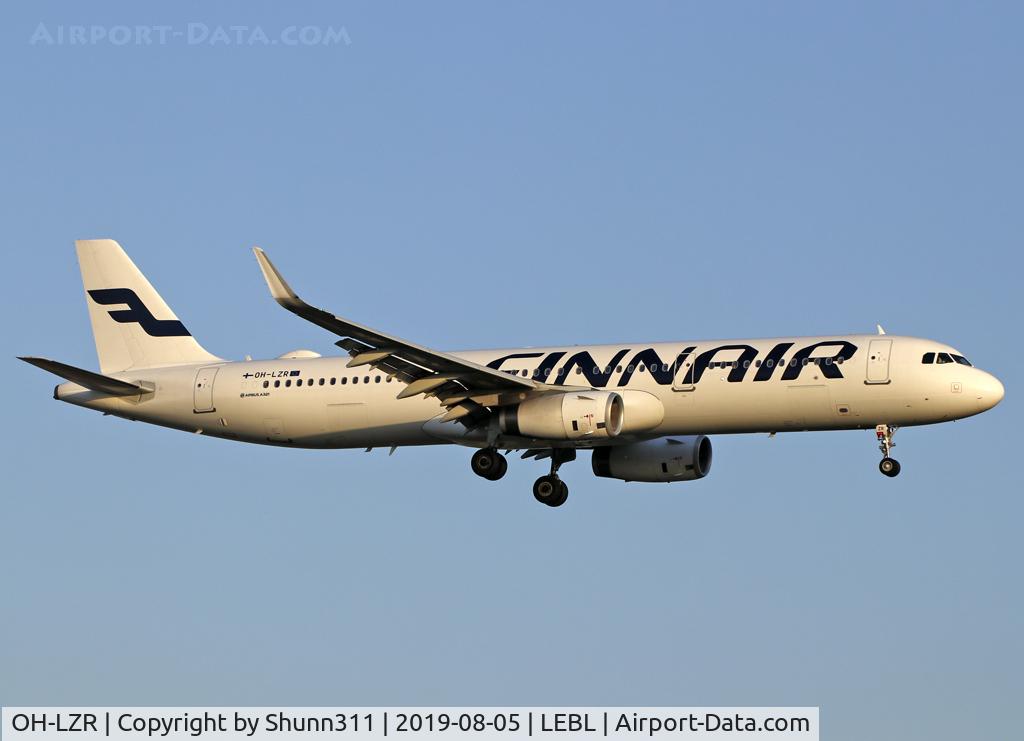 OH-LZR, 2017 Airbus A321-231 C/N 7981, Landing rwy 25R