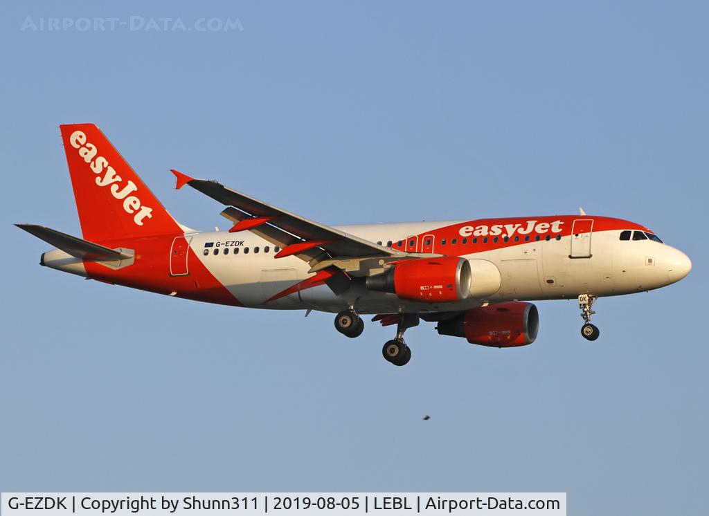 G-EZDK, 2008 Airbus A319-111 C/N 3555, Landing rwy 25R in new c/s