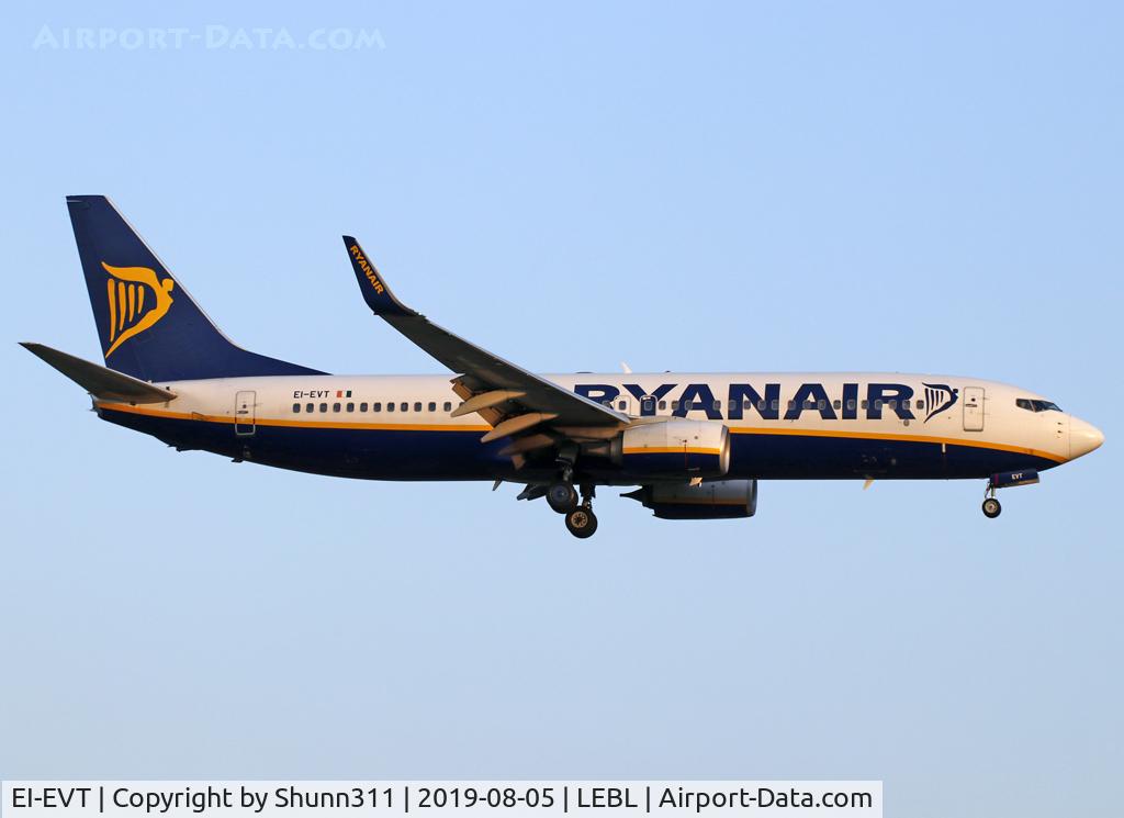 EI-EVT, 2012 Boeing 737-8AS C/N 40315, Lading rwy 25R