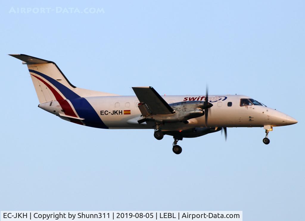 EC-JKH, 1988 Embraer EMB-120ER Brasilia C/N 120092, Landing rwy 25R