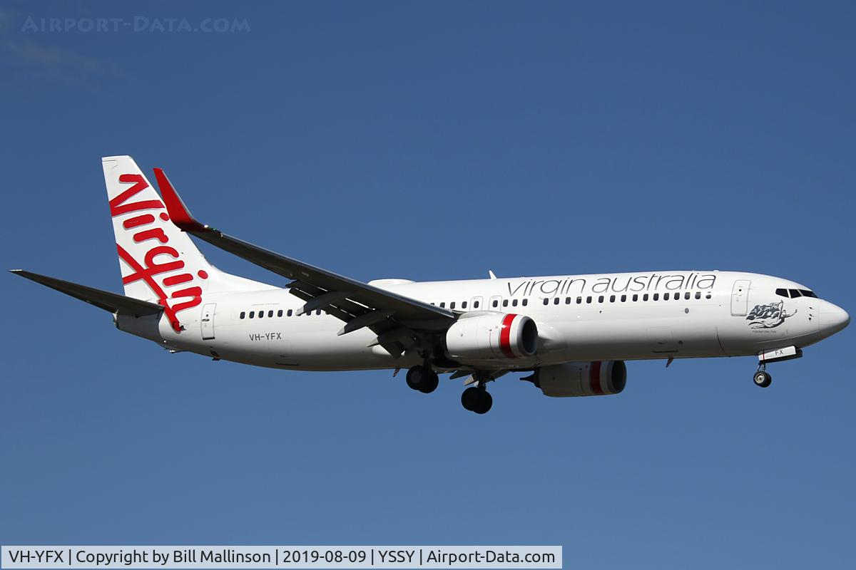VH-YFX, 2017 Boeing 737-800 C/N 41013, finals to 2-5